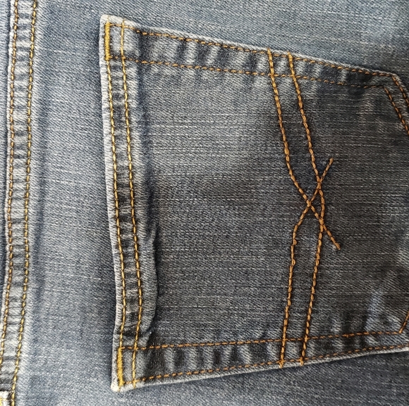 Ladies Levi Strauss & Co. Signature Jeans - Picture 5 of 8